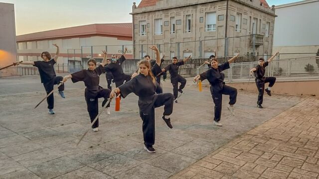 Os compartimos algunas fotos del curso de espada impartido el pasado sábado por el profesor Jonathan Pérez en nuestro club. Gracias a todos por asistir!👏🏻

#jianshu #wushu #kungfu #pajijian #nampaikungfu #clubpenta #pentadeporteysalud #gimnasiopenta #artesmarcialeschinas #artesmarcialesvigo #vigo #galicia #fgkungfu #deportefederado #fortecodeporte #federaciongalegadekungfu